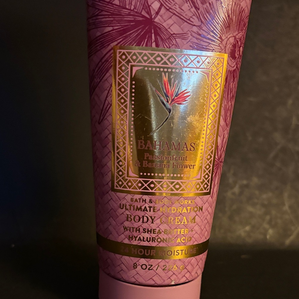 Bath & Body Works Bahamas Passionfruit & Banana Flower Body Cream - Pink & Gold